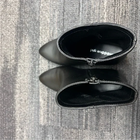New Madden Girl Black Pointy Toe Chunky Block Heel Ankle Booties 6.5 - Picture 6 of 6